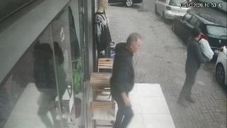 Tramvay ve minibüs çarpıştı: 4 yaralı... O anlar kamerada