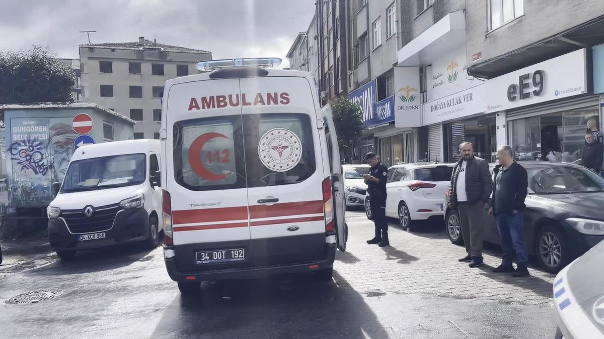 Tramvay ve minib&uuml;s &ccedil;arpıştı: 4 yaralı... O anlar kamerada 4