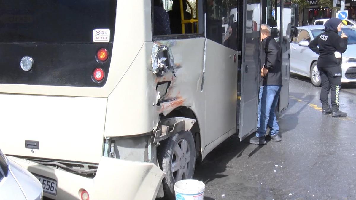 Tramvay ve minib&uuml;s &ccedil;arpıştı: 4 yaralı... O anlar kamerada 11