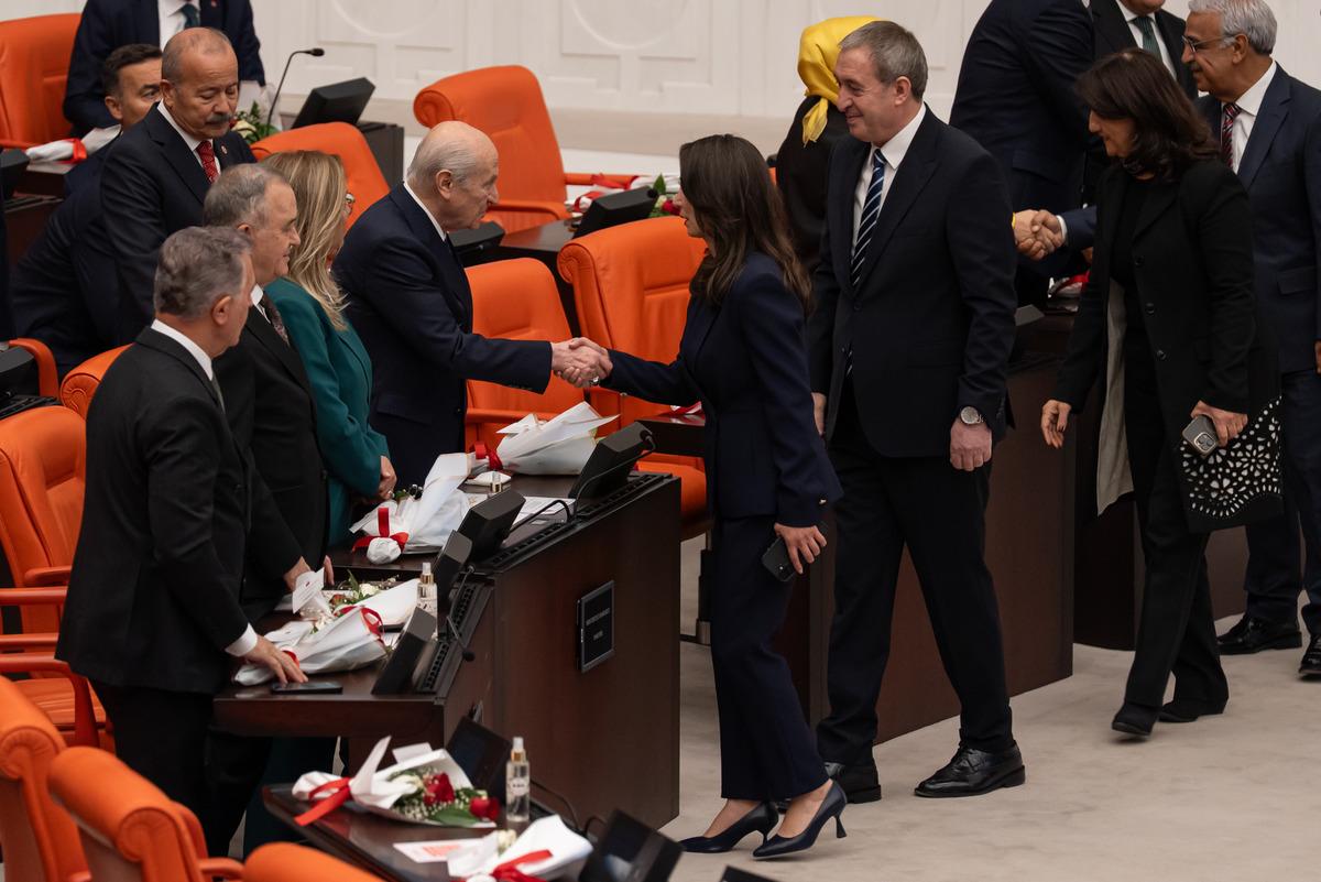 Bah&ccedil;eli den &Ouml;calan&rsquo;a selam! DEM Partililerle samimi diyalog g&uuml;ndem oldu 5