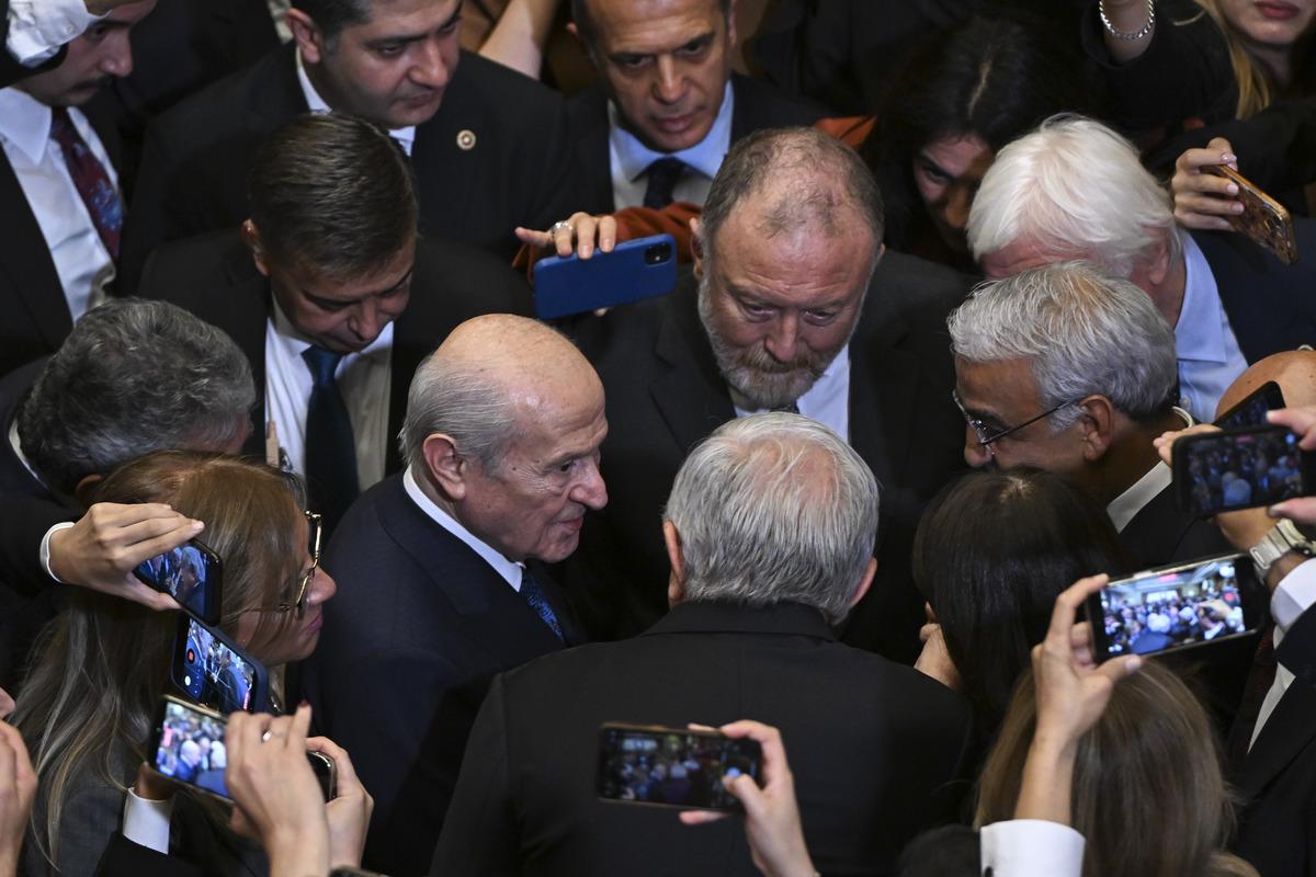 Bah&ccedil;eli den &Ouml;calan&rsquo;a selam! DEM Partililerle samimi diyalog g&uuml;ndem oldu 1