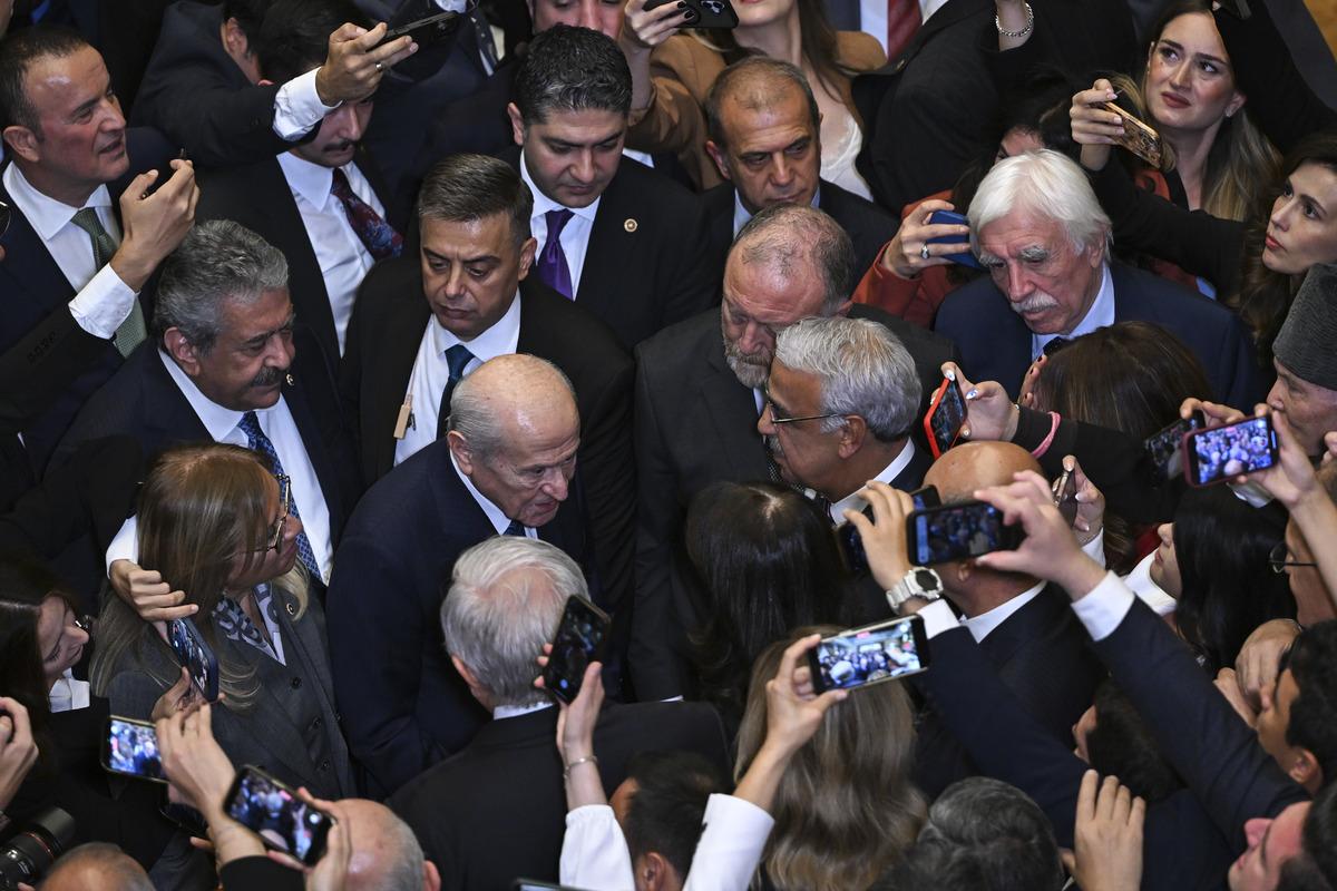 Bah&ccedil;eli den &Ouml;calan&rsquo;a selam! DEM Partililerle samimi diyalog g&uuml;ndem oldu 3