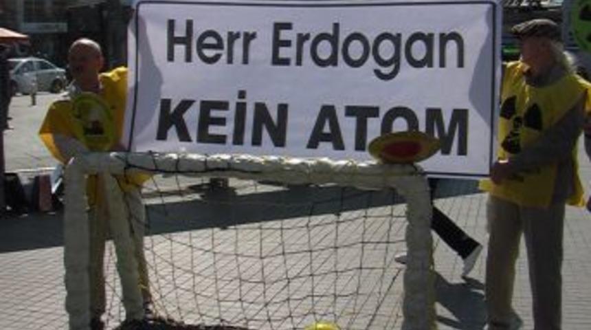 N&uuml;kleer karşıtlarının ma&ccedil;lı eylemi