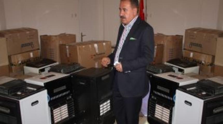 Elmadağ, depremzedeler i&ccedil;in seferber oldu