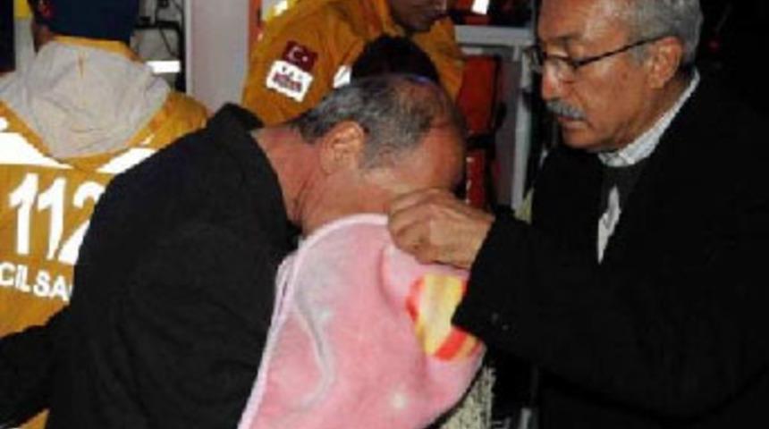 Yetim kalan mucize bebeğe dede şefkati