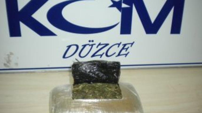 Satışa hazır 1 kilo esrar ele ge&ccedil;irildi