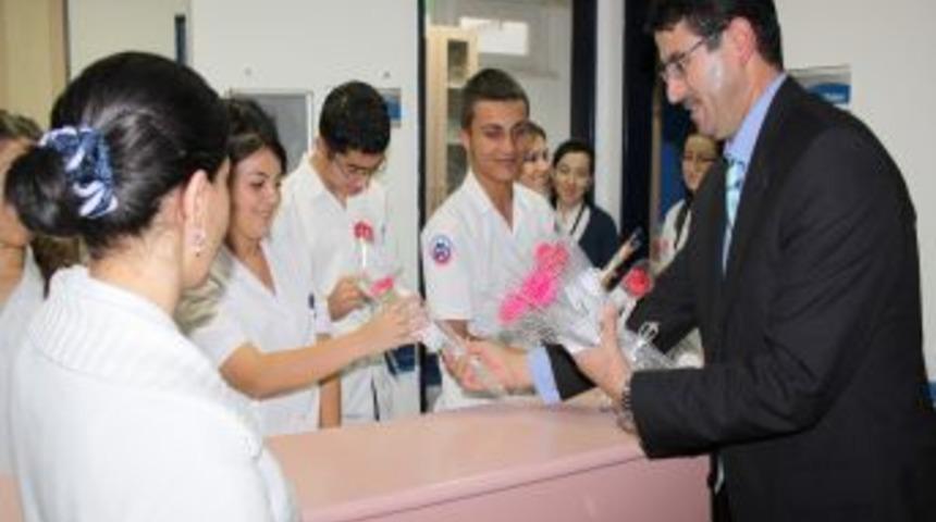 Polatlı&rsquo;da din g&ouml;revlileri hastalara karanfil dağıttı