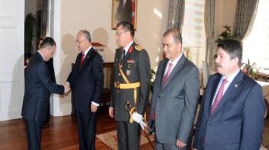 CHP ve MHP milletvekilleri, valilikteki tebrik kabul t&ouml;renine katılmadı