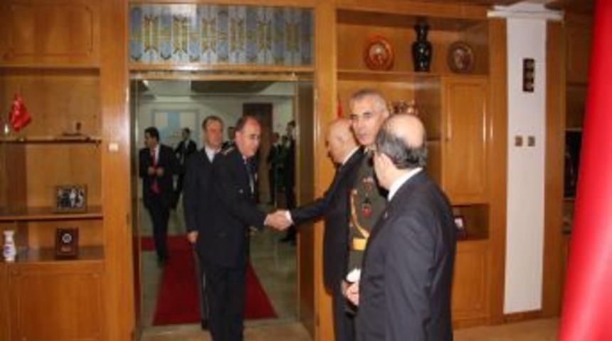 Vali Kızılcık, 29 Ekim Bayramı tebriklerini kabul etti