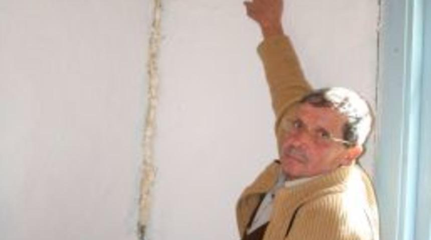 Taş ocağındaki patlamalar k&ouml;yl&uuml;y&uuml; canından bezdirdi