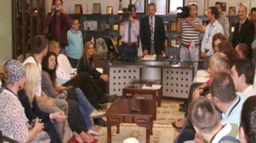 Filistinli gencin Erdoğan sevgisi: Size Erdoğan i&ccedil;in sarılıyorum