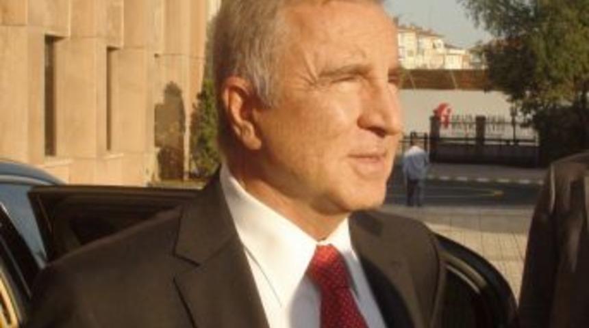 &Uuml;nal Aysal: Basın serbest, herkes yazıp &ccedil;izecek