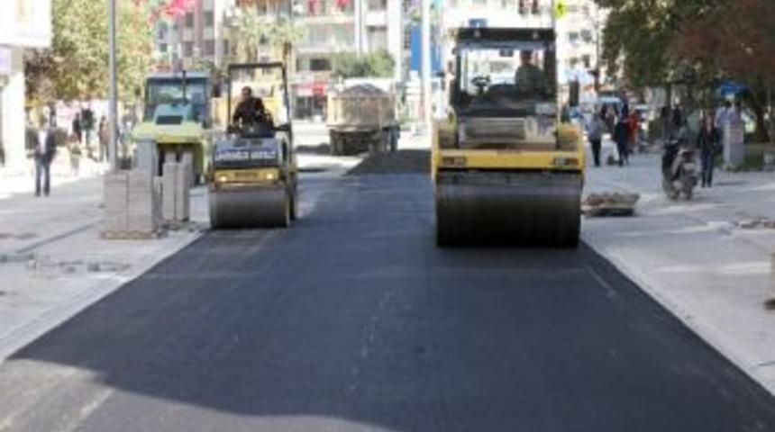 Denizli'de Lise Caddesi trafiğe a&ccedil;ıldı