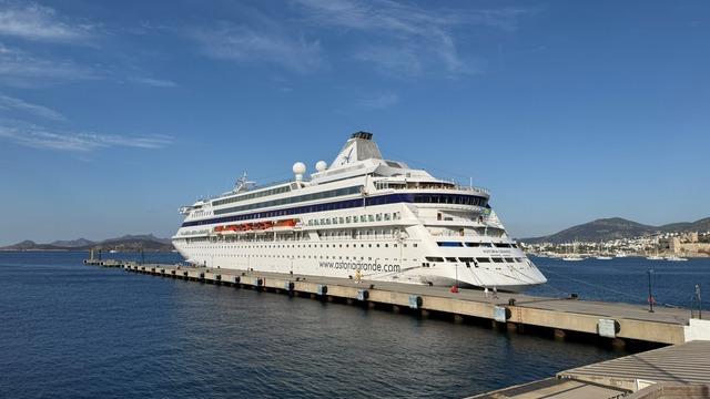 Bodrum'a Astoria Grande kruvaziyeriyle 365 turist geldi