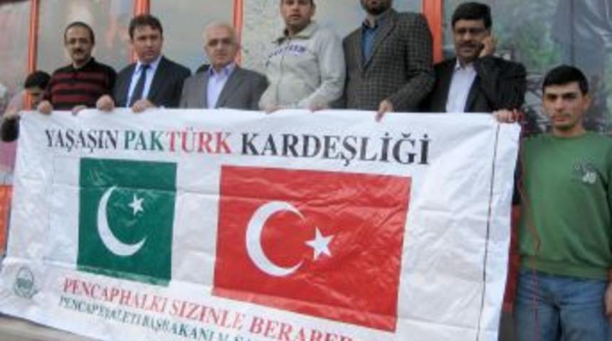 Pakistan Van'a iki u&ccedil;ak dolusu yardım malzemesi g&ouml;nderdi