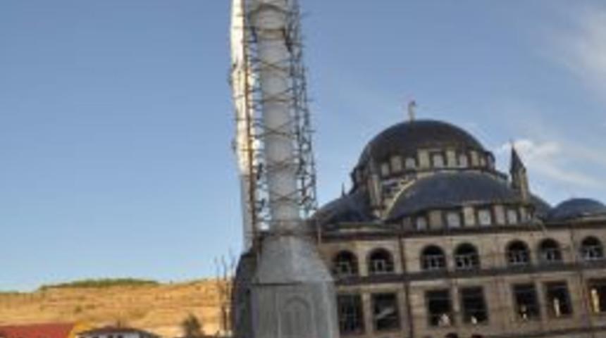 Başkan Başer, meclis &uuml;yeleri ile birlikte taziye evleri ve k&uuml;lliyeyi gezdi