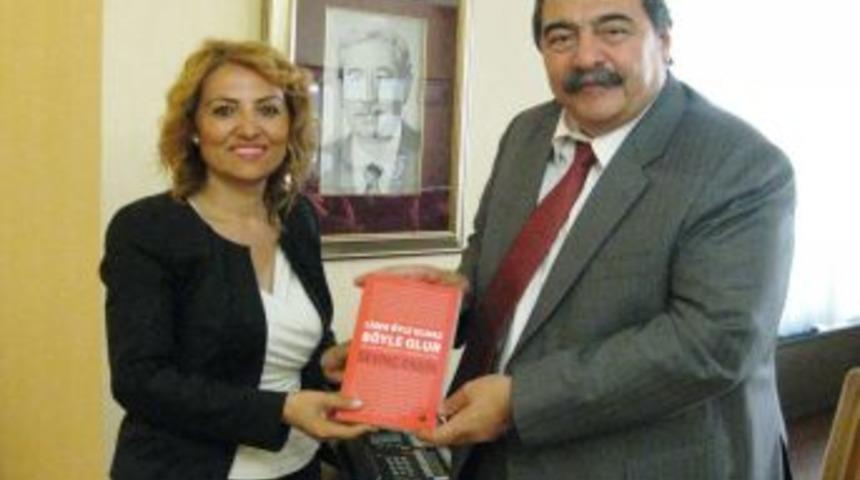 Yazar Engin: Abdulkadir Konukoğlu &ouml;rnek bir lider