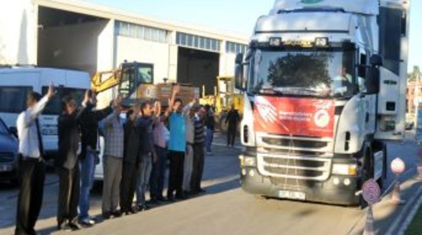 Kepezliler depremzedelere 3 TIR yardım malzemesi g&ouml;nderdi