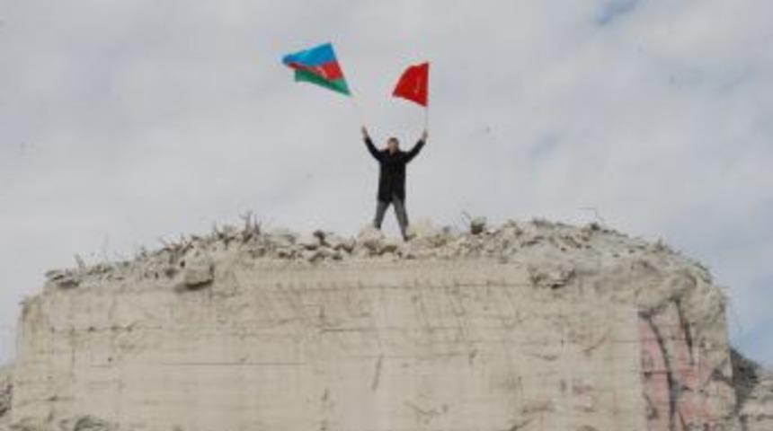 UDM heyetinden Başbakan'a bayraklı teşekk&uuml;r