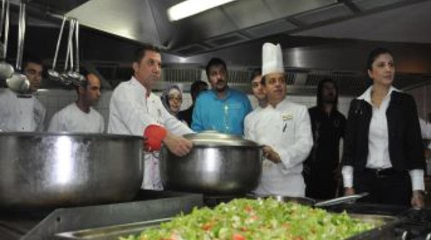 Gaziantepli aş&ccedil;ılar, depremzedelere yemek yapacak