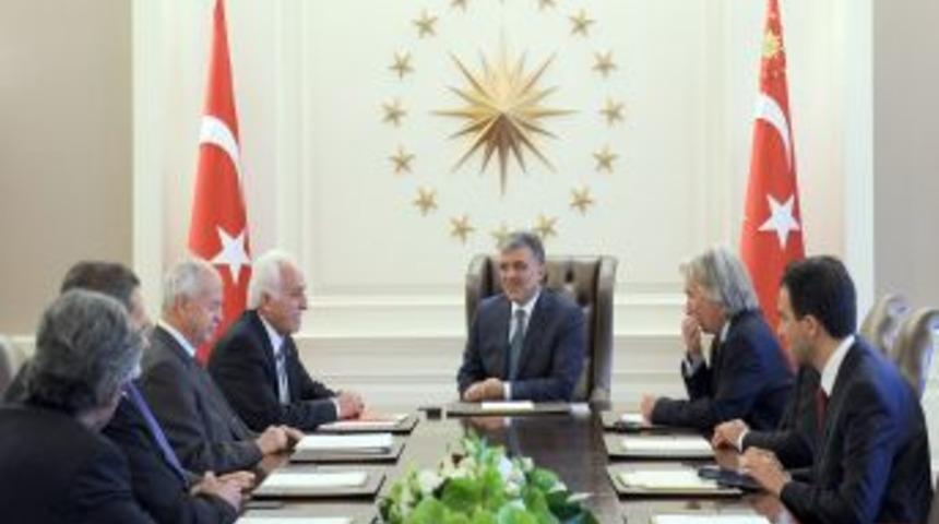 Saadet Partisi, anayasa ile ilgili raporunu G&uuml;l&rsquo;e sundu