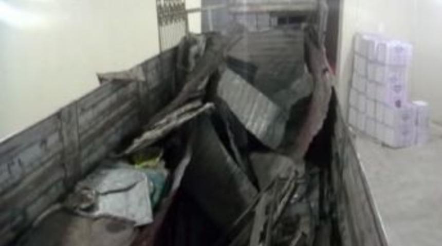 İzmir&rsquo;de 99 bin paket ka&ccedil;ak sigara ele ge&ccedil;irildi