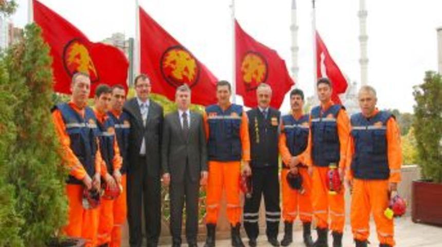 Konya B&uuml;y&uuml;kşehir Belediyesi arama kurtarma ekibi Van'dan d&ouml;nd&uuml;