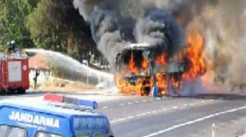 Yolcular yanmaktan son anda kurtuldu