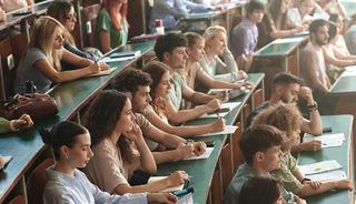Fenomenlik artık &uuml;niversitede okunuyor: Eğitimin bedeli duyanları şaşırtıyor