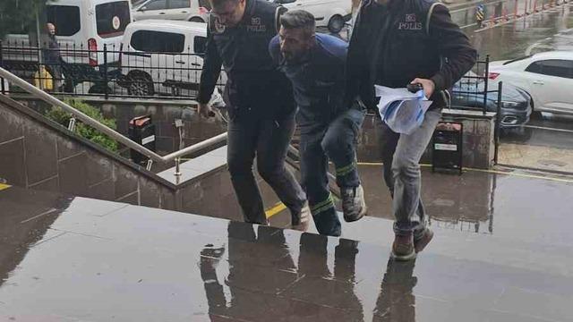 Türk Bayrağı üzerinde provokasyon yapan şahıs, ‘Halkı yanıltıcı bilgiyi yaymak’ suçundan tutuklandı
