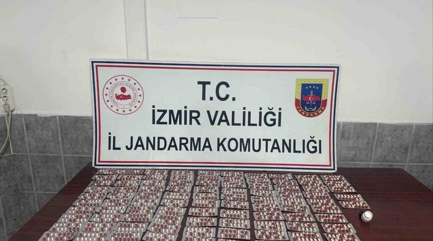 İzmir&rsquo;de jandarmadan uyuşturucu operasyonu