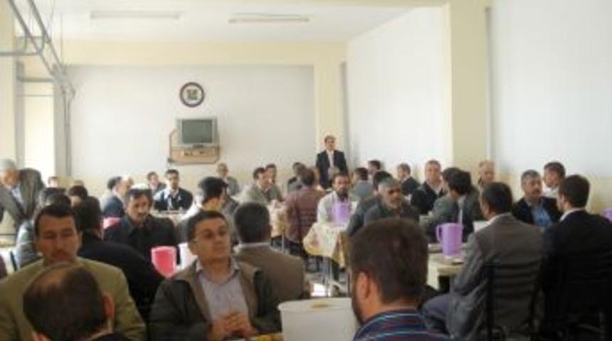 Meke Eğitim Hizmetleri'nden imam ve m&uuml;ezzinlere yemek