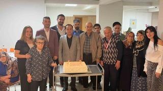 Tosya’da huzurevi sakinleriyle yaş pasta kesildi