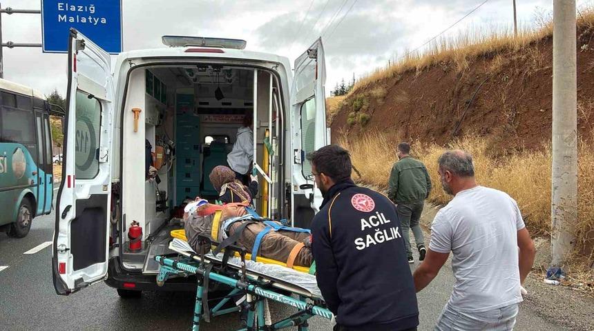Elazığ&rsquo;da kamyonun &ccedil;arptığı adam yaralandı