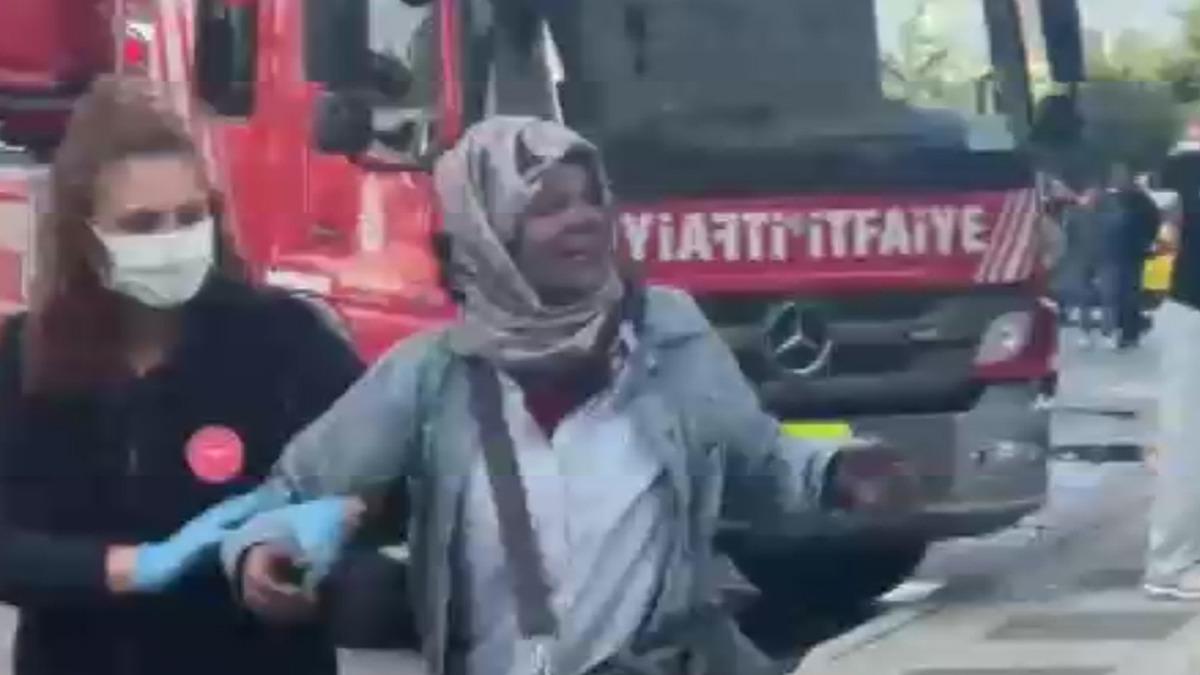 Kadık&ouml;y de 8 katlı binada yangın! 14 kişi kurtarıldı 3