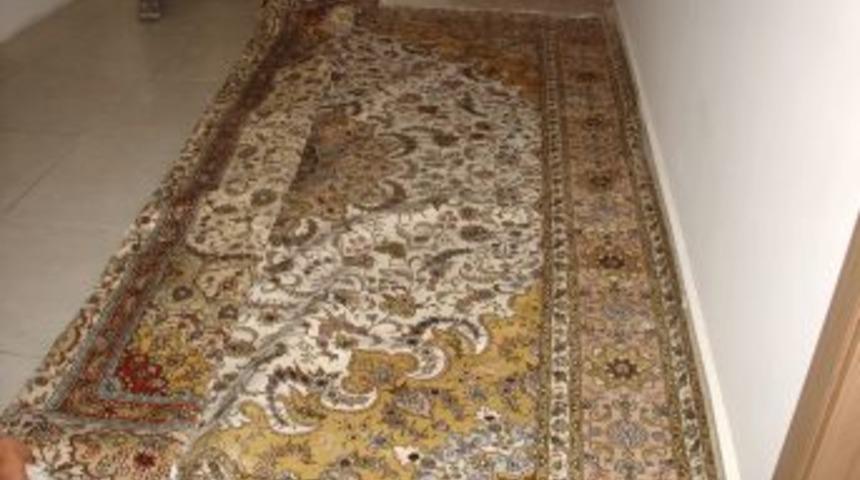 Yurtdışından ka&ccedil;ak ipek halı getiren Ukraynalı yakalandı