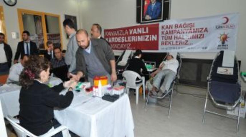 Ke&ccedil;i&ouml;renlilerden depremzedeler i&ccedil;in kan bağışı