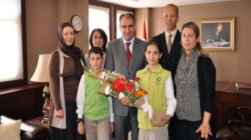 Yağmur Koleji &ouml;ğrencilerinden Vali &Ouml;zkan&rsquo;a ziyaret