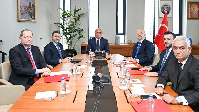 Bakan Ersoy ve THY yönetiminden turizm zirvesi! 