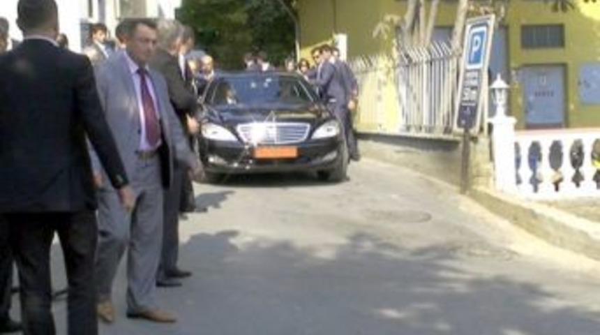 Erdoğan, makam arabasıyla cenaze aracına eşlik etti