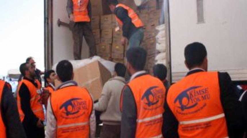 Kimse Yok Mu Diyarbakır'dan Van&rsquo;a 7 kamyon yardım g&ouml;nderdi