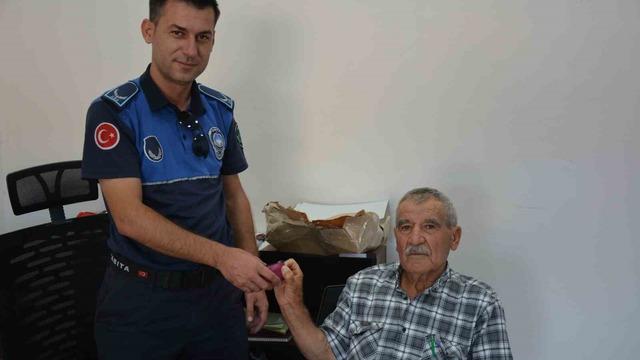 Kıbrıs Gazisi, bulduğu 400 bin liralık altınları zabıtaya teslim etti