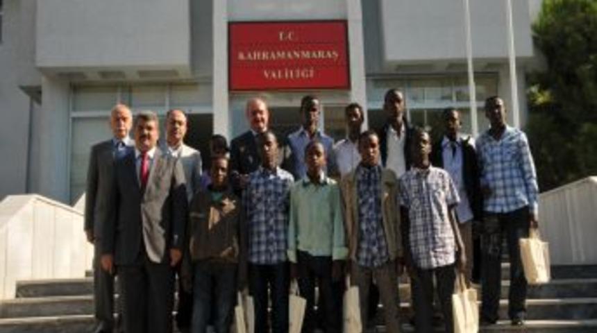Vali Kocatepe, Somalili &ouml;ğrencilerin ihtiya&ccedil;ları i&ccedil;in destek s&ouml;z&uuml; verdi