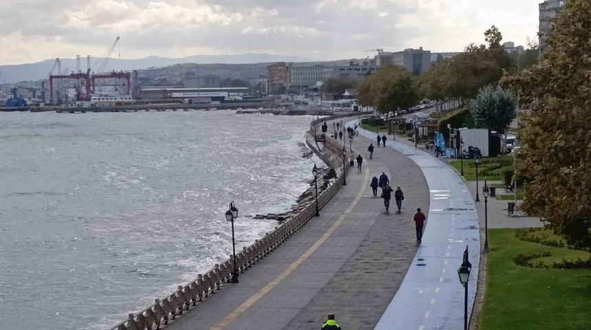 Tekirdağ&rsquo;da şiddetli poyraz etkili oluyor