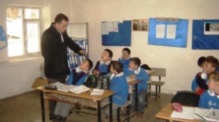 Almus Kaymakamı'ndan 7 &ouml;ğrenci