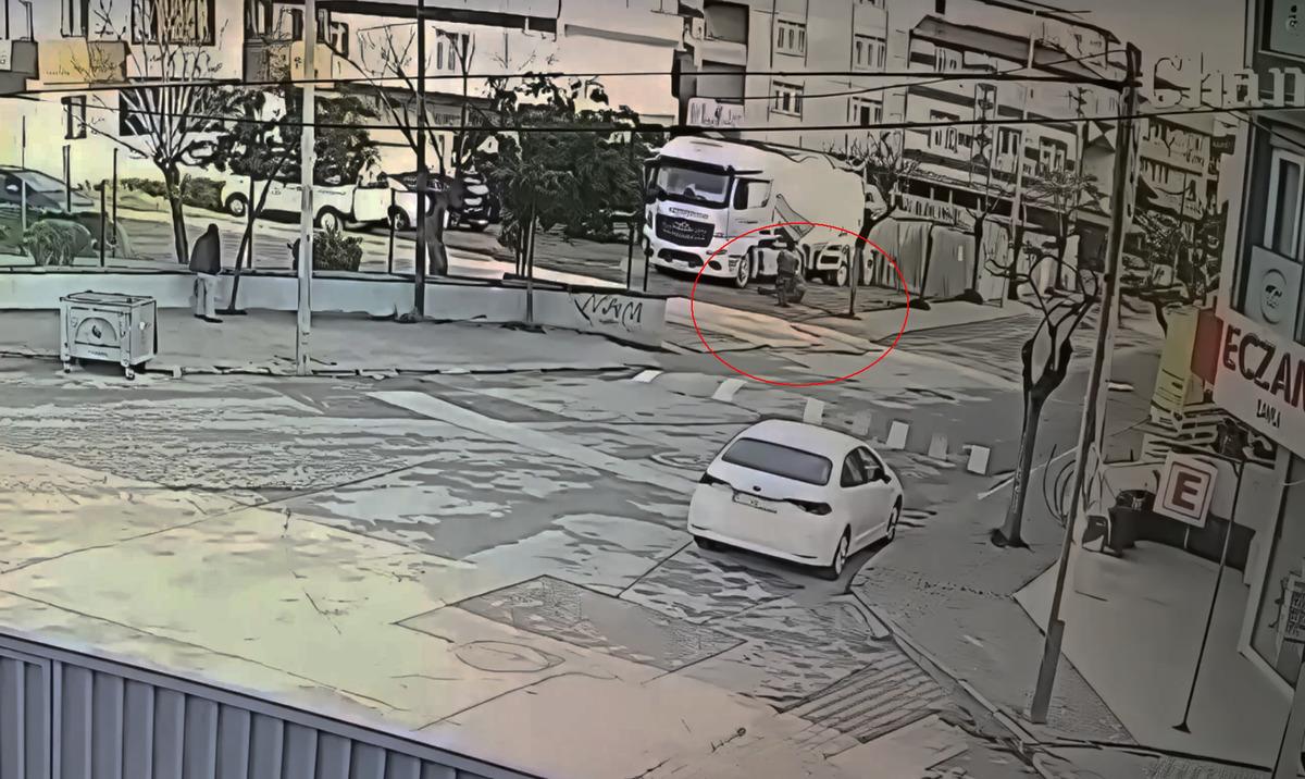 Tırın altında 2,5 saat saklandı! Kasklı saldırgan cinayeti böyle işlemiş! Önce babasını sonra da kardeşini öldürdü 5