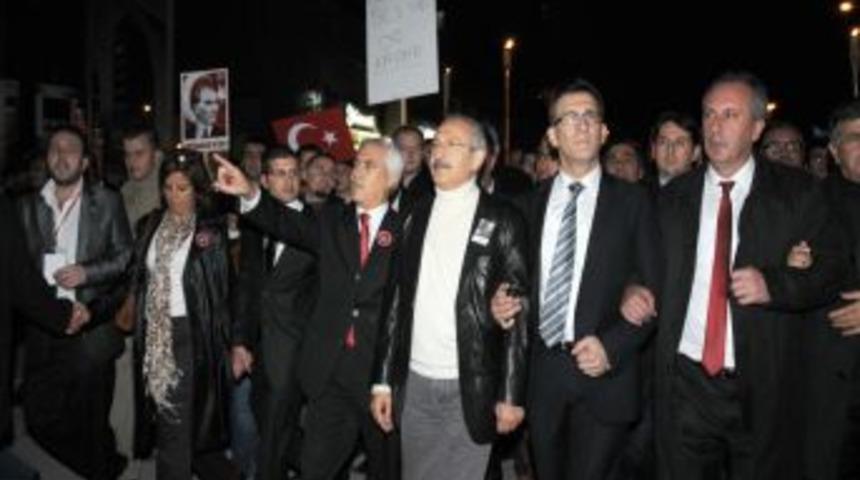 CHP Lideri Kılı&ccedil;daroğlu Bursa'da Cumhuriyet Y&uuml;r&uuml;y&uuml;ş&uuml;ne katıldı