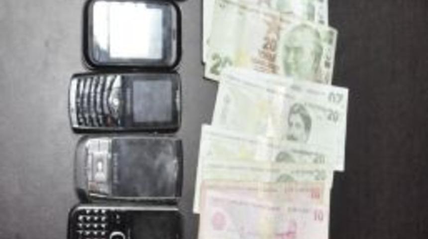 Futbolcuların soyunma odasına girip hırsızlık yaptılar