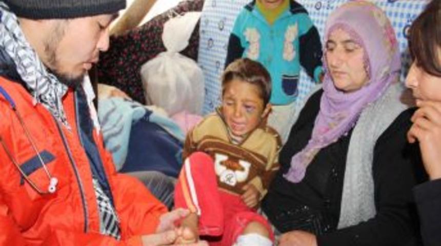 Vefakar Japon doktorlar depremzedeleri yalnız bırakmadı