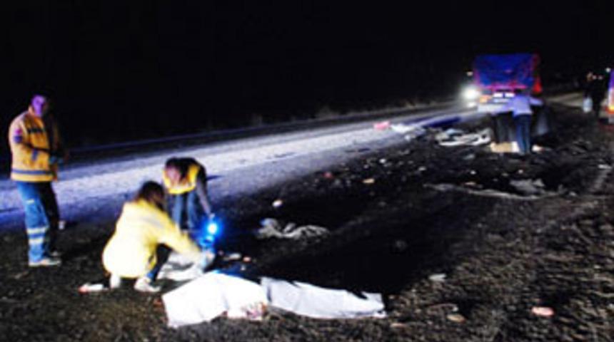 Mıcırlı yol felaket getirdi: 5 &ouml;l&uuml;